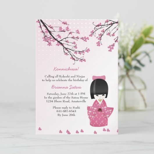 こけし人形ピンク 招待状 (スタンド正面)