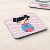 こけし人形2コースター付きコルクバック – 6セット コースター (左側)