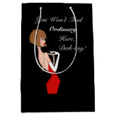 「ここでは普通の物は見つけられない!」 DIVA抱き枕 ミディアムペーパーバッグ (正面)