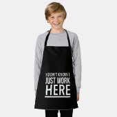 ここで働く従業員おもしろい引用文 エプロン (着用した状態)