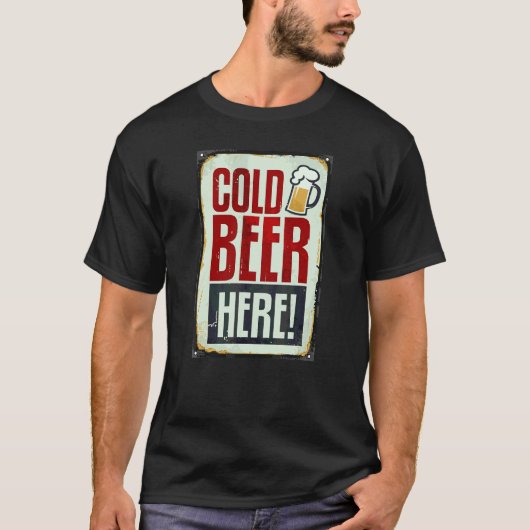 ここで冷たいビールを飲んでいます Tシャツ (正面)