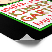 ここで幼稚園を見てかわい来おもしろいい ポスター (角)