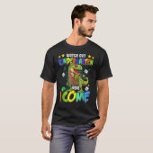 ここで幼稚園を見る私は恐竜来のバック Tシャツ (正面フル)