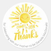 ここで来は、息子の黄色い太陽の白い赤ちゃんシャワー ラウンドシール (正面)