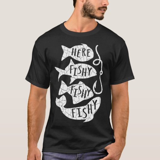 ここで魚の釣りおもしろいギフト魚釣り愛好家パパ Tシャツ (正面)