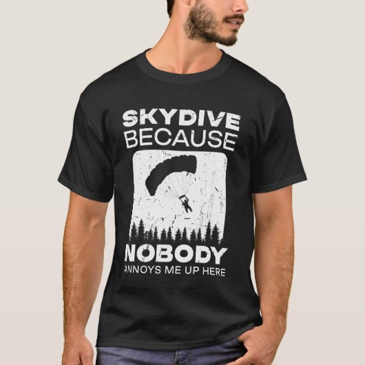 ここにいると誰にも邪魔されない面白いスカイダイバー Tシャツ (正面)
