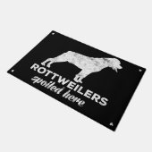 ここにだめになるロットワイラー ドアマット (アングル)