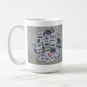 ここにジョーカーベージュmahのjonggのマグのリボンのタイル コーヒーマグカップ (左)