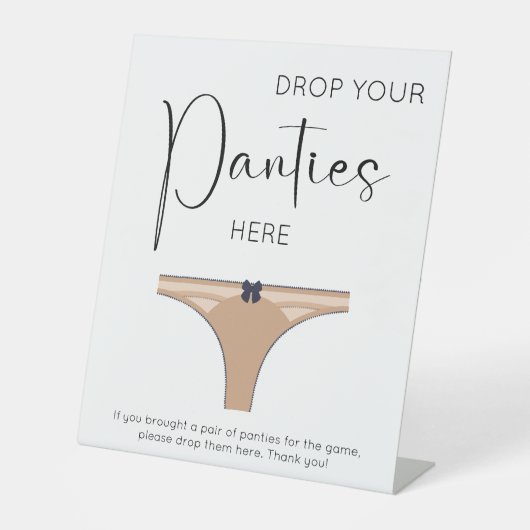 ここにモダンパンティをドロップするスクリプト 台座サイン (正面)