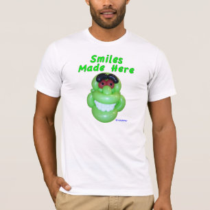 ここに微笑の緑モンスターの気球の芸術になされるスマイル Tシャツ