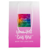 ここに手書きのスクリプトロゴ ピンクカスタムテンプレート ミディアムペーパーバッグ (裏面)