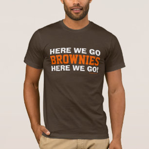 ここに私達はブラウニーここの行きます私達によってが行く! … WOOF! WOOF! Tシャツ