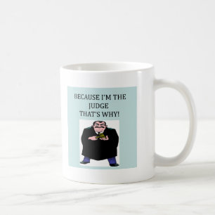 ここに裁判官を来ます コーヒーマグカップ