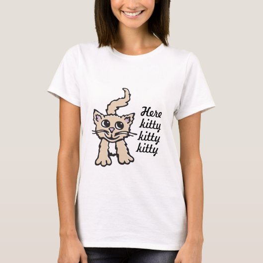 ここの子ネコ猫の子猫の子猫の子猫のグラフィックのTシャツ Tシャツ (正面)