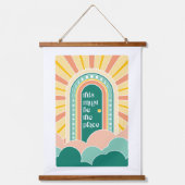 ここはレトロなドアの場所にちがいない 吊り下げ型タペストリー (正面)