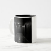 ここは何だ？ ツートーンマグカップ (正面左)