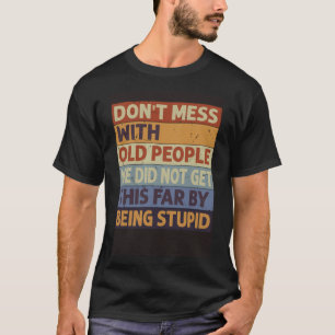 ここまで来なかった老人と散らかしてはいけない Tシャツ