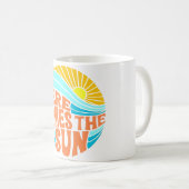 ここ来でサンTー、レトロスタイル、ヒッピースタイル コーヒーマグカップ (正面右)