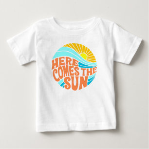 ここ来でサンTー、レトロスタイル、ヒッピースタイル ベビーTシャツ
