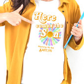 ここ来で息子のレトロ男の子の赤ちゃんシャワー Tシャツ