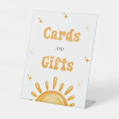 ここ来で息子の赤ん坊シャワーのカードとギフト 台座サイン (正面)