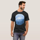 ここ来の日 – 霧の森 – 青 Tシャツ (正面フル)