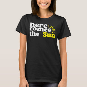 ここ来ザサン、サニー引用文 Tシャツ