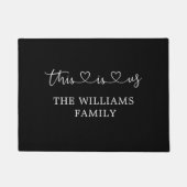 「こちら」ハート、ブラック ドアマット (正面)