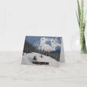 こぢんまりとした冬の小屋、雪の多い山々、森 シーズンカード (正面)