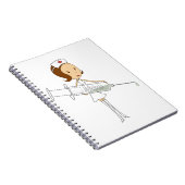 こっけいに特大スポイトを持つ伝統的なナース ノートブック (右側)