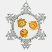 「こっちよ!!」 かわいい漫画ライオンズペーターオーナメント スノーフレークピューターオーナメント (正面)