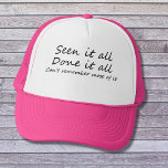 ことわざおもしろいハッピーバースデー年齢のジョークピンク キャップ<br><div class="desc">ことわざ女おもしろい性ハッピーバースデージョークピンクノベルティトラック帽。すべてがそれを行った見て、すべてはそれを覚えていることができない大部分。この可愛い帽子は優雅に老ける人にぴったりだ！このトレンディーギフトは彼らを毎日笑わせるだろう。</div>