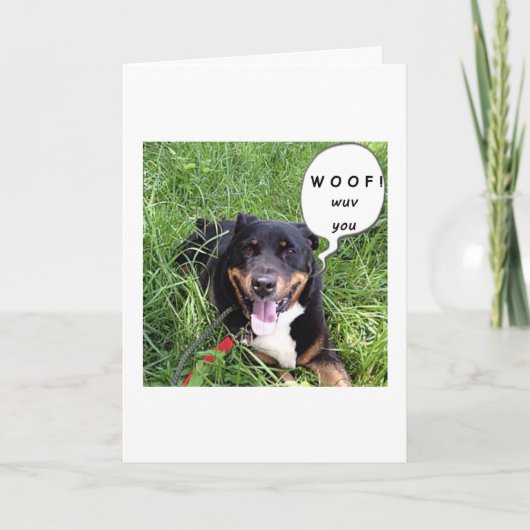 このおしゃべり犬が「ウーフ - 愛してる - 誕生日おめでとう」 カード (正面)