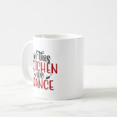 このおもしろいキッチンで私たちは踊る コーヒーマグカップ (正面左)