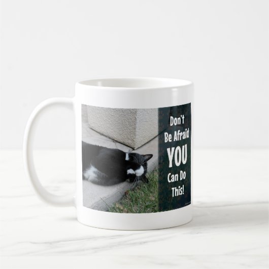 このおもしろいキャットスローガンはやる気を起こさせる コーヒーマグカップ (左)
