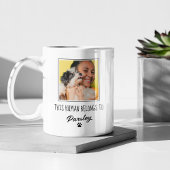 このおもしろい人間はペットの写真に属している コーヒーマグカップ