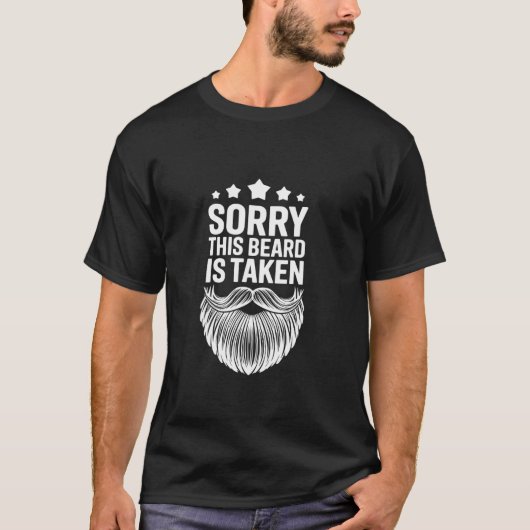 このひげは既に使用中です 面白いデザイン Tシャツ (正面)