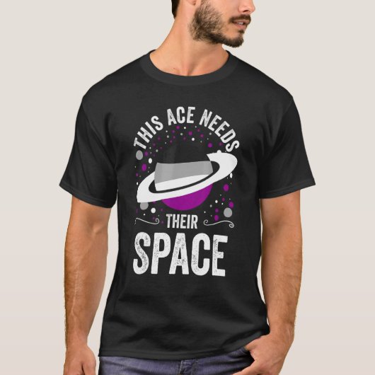 このエースは彼らの宇宙を必要とするサターンAce A Tシャツ (正面)