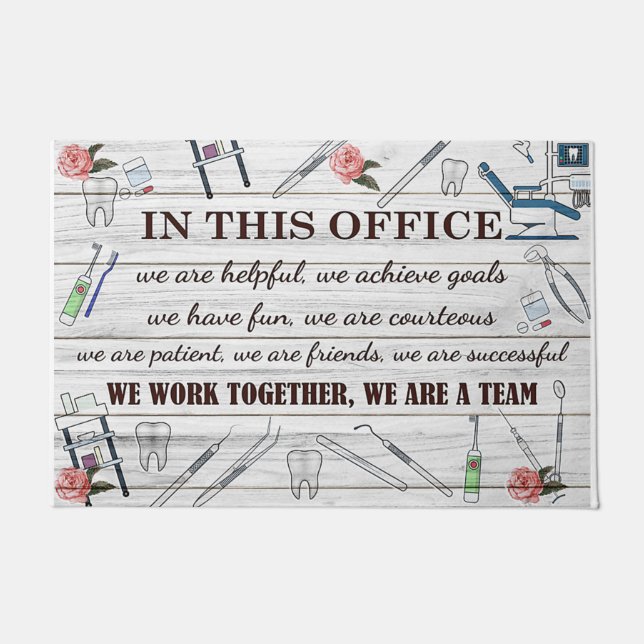 このオフィスでは私たちはチームで一緒に働いている ドアマット (正面)