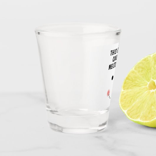 このオフィスはメルトダウンおもしろいことわざ雪だるま  ショットグラス (左)