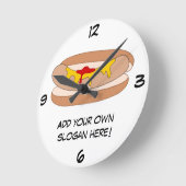 このカスタマイズホットドッグのグラフィック ラウンド壁時計 (傾斜)
