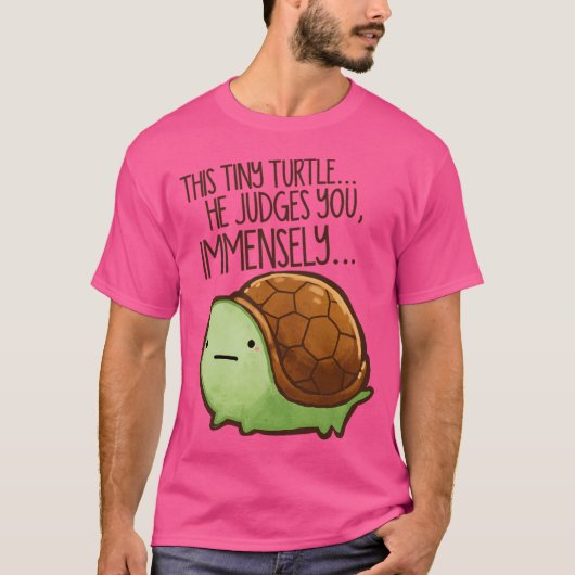 このカメ…彼はあなたを判断する。 Tシャツ (正面)