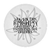 このキッチンではカロリーではなく思い出を数える カッティングボード (正面)