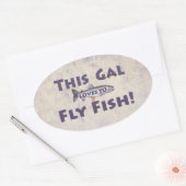 このギャルは魚を飛ぶのが大好き！マス釣り 楕円形シール (封筒)