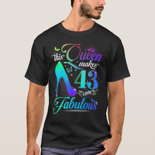 このクイーンは43を素晴らしい第43誕生日ギに見せる Tシャツ (正面)