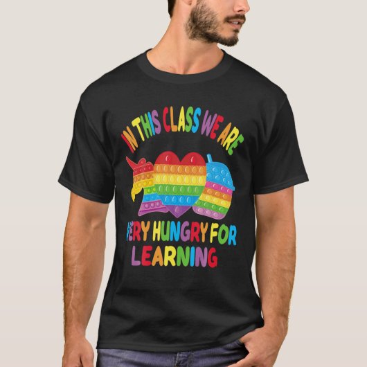このクラスではIt学Fiにポップ・アートの飢えている Tシャツ (正面)