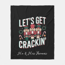 このクリスマスのレトロのナッツをクラッキンおもしろいで食べよう