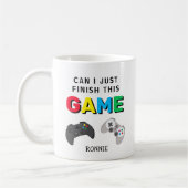 「このゲームだけ終わらせたい」面白いゲーマー コーヒーマグカップ (左)