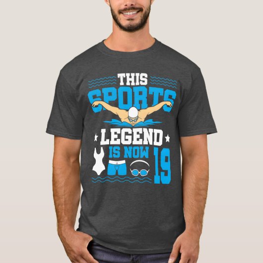 このスポーツの伝説は今19歳 19番目に泳ぐ友達 Tシャツ (正面)