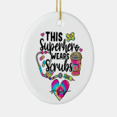 このスーパーヒーローはスクラブを着ている セラミックオーナメント (右)